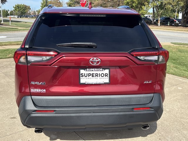 Used 2021 Toyota RAV4 XLE w/ Convenience Package FWD image 5