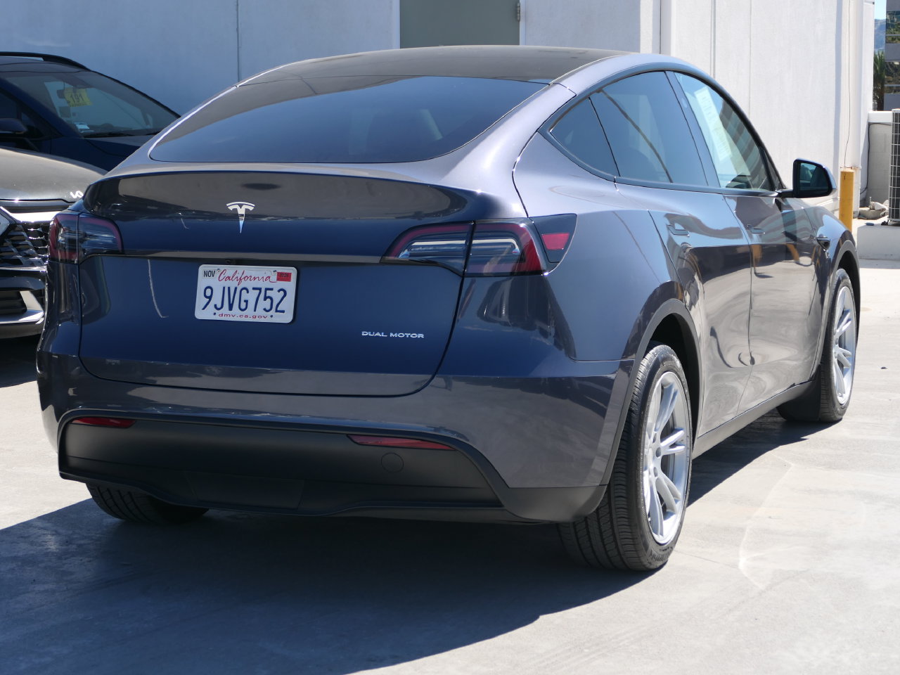 Used 2023 Tesla Model Y Long Range AWD/4WD image 3