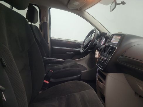 Used 2018 Dodge Grand Caravan SE FWD image 21