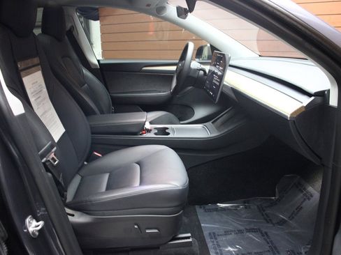 Used 2023 Tesla Model Y Long Range image 30