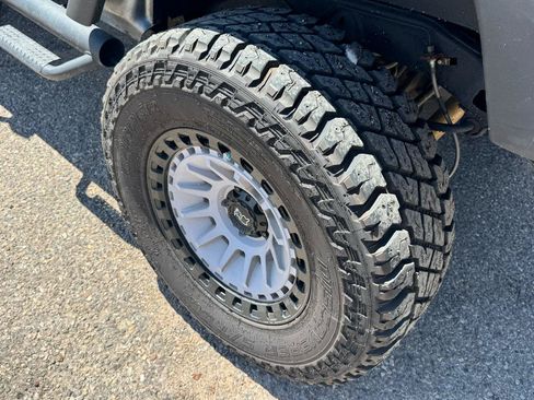 Used 2015 Jeep Wrangler Unlimited Rubicon w/ Connectivity Group AWD/4WD image 11