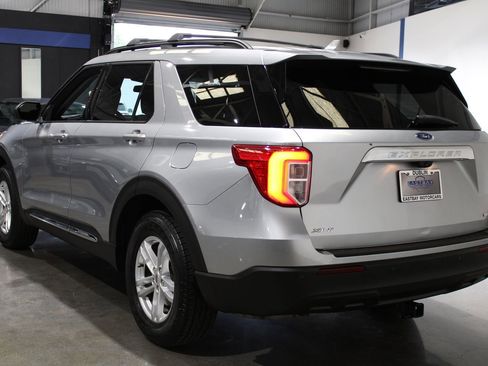 Used 2020 Ford Explorer XLT image 10