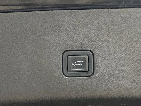 Used 2022 Chevrolet Traverse RS FWD image 34