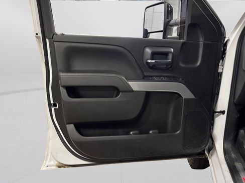 Used 2018 Chevrolet Silverado 1500 LT w/ Redline Edition image 15