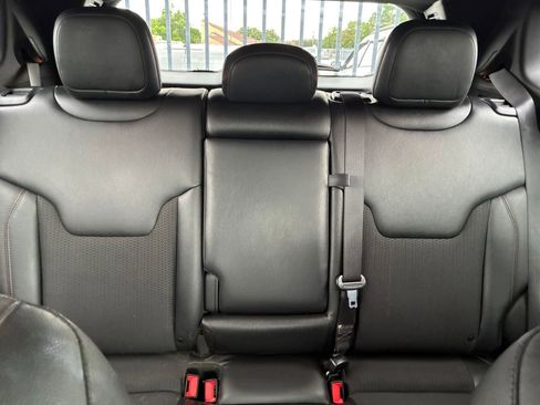 Used 2025 Jeep Compass Trailhawk AWD/4WD image 33