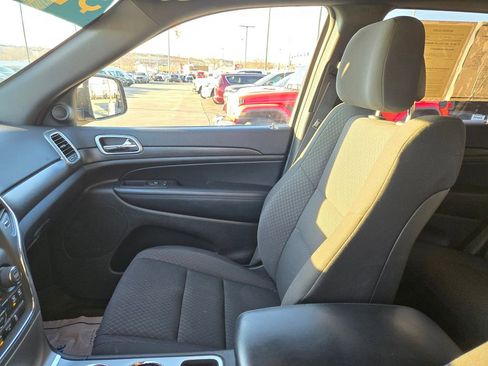 Used 2018 Jeep Grand Cherokee Laredo image 26