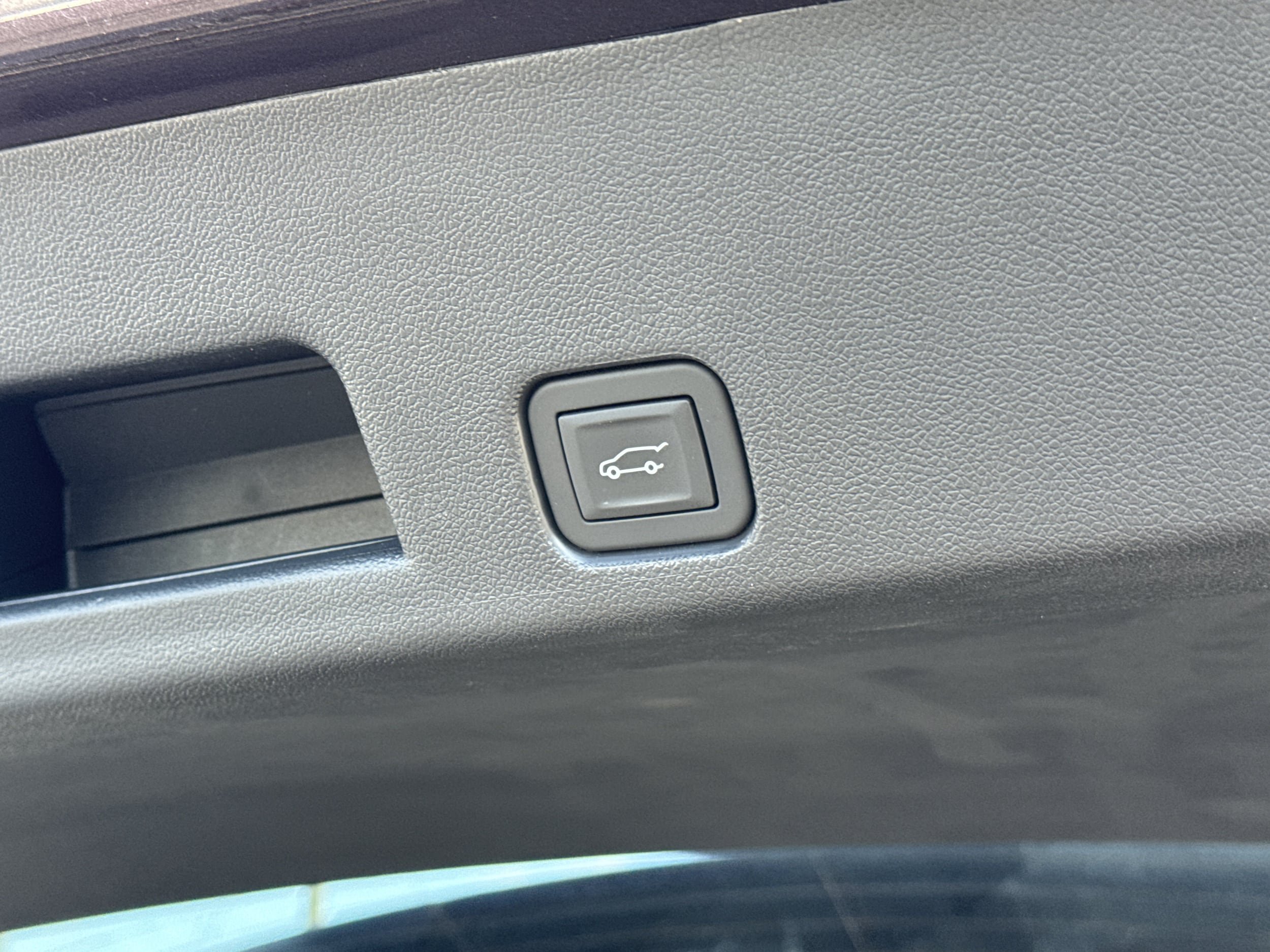 Used 2024 Chevrolet Traverse RS FWD image 14