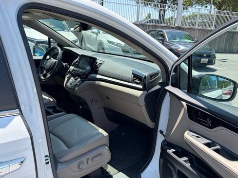 Used 2023 Honda Odyssey Touring image 25