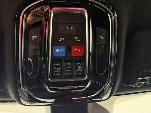 Used 2022 Jeep Grand Cherokee L Overland w/ Luxury Tech Group IV AWD/4WD image 27