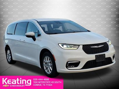 Used 2023 Chrysler Pacifica Touring-L