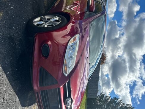 Used 2013 Ford Focus SE w/ SE Winter Pkg image 2