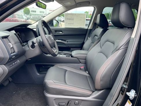 New 2026 Nissan Pathfinder SL AWD/4WD image 3