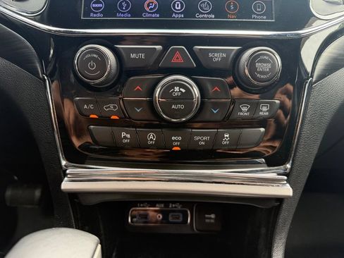 Used 2019 Jeep Grand Cherokee Altitude AWD/4WD image 20