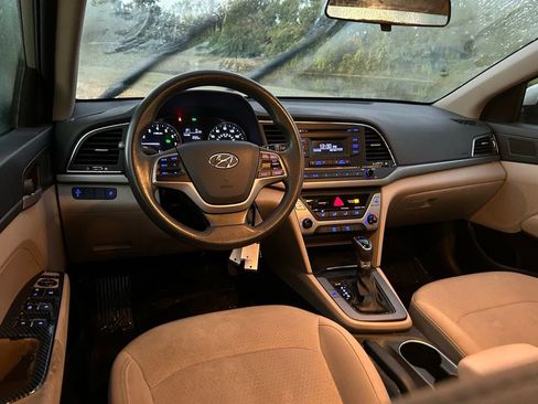 Used 2017 Hyundai Elantra SE image 12