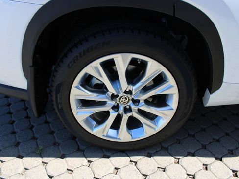 Used 2023 Toyota Highlander Limited FWD image 14