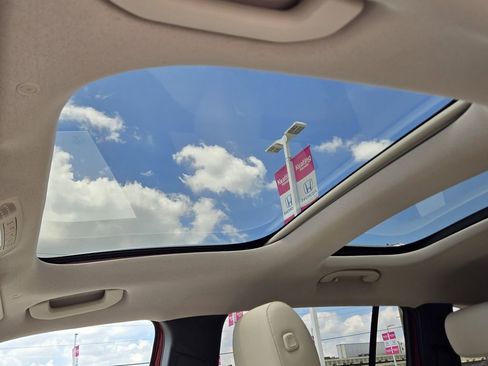 Used 2022 Mercedes-Benz GLB 250 w/ Premium Package Lite image 14