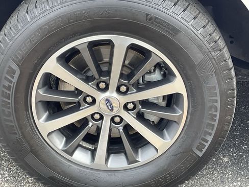 Used 2019 Ford Expedition XLT image 37