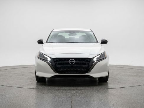 Used 2025 Nissan Altima 2.5 SV FWD image 2