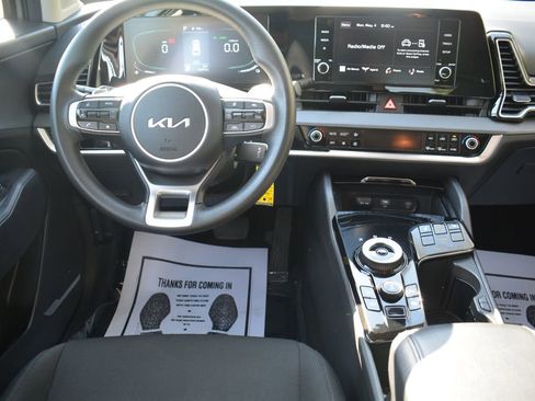 Used 2023 Kia Sportage LX AWD/4WD image 3