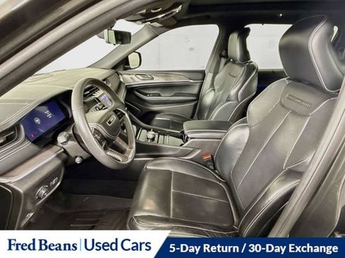 Used 2023 Jeep Grand Cherokee L Overland w/ Luxury Tech Group IV AWD/4WD image 28