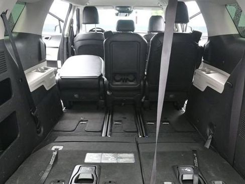 Used 2022 Kia Carnival LX FWD image 15