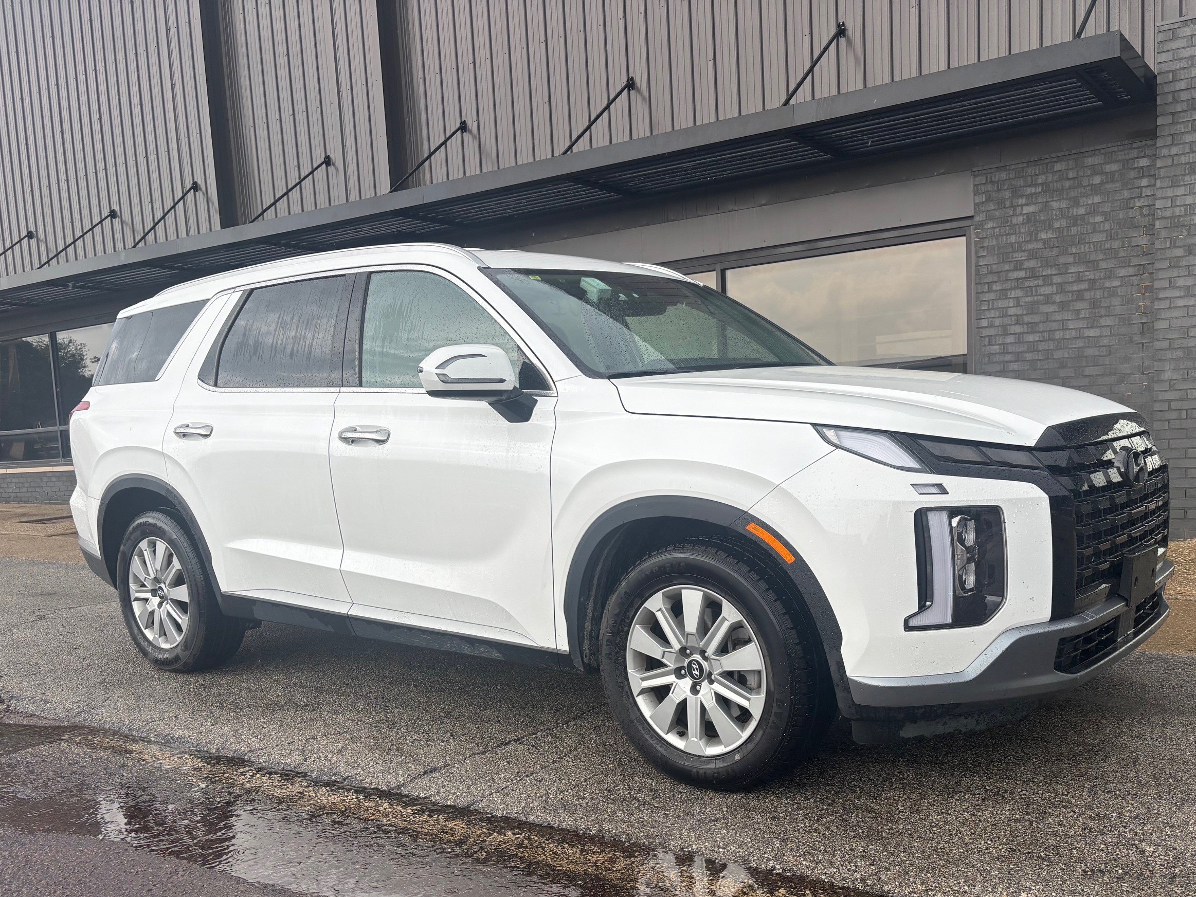 Used 2024 Hyundai Palisade SEL FWD image 3