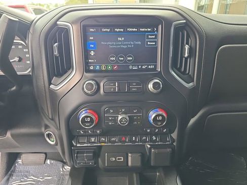 Certified 2022 GMC Sierra 2500 AT4 w/ AT4 Preferred Package image 18