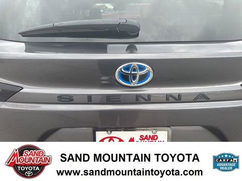 Used 2025 Toyota Sienna XLE image 11