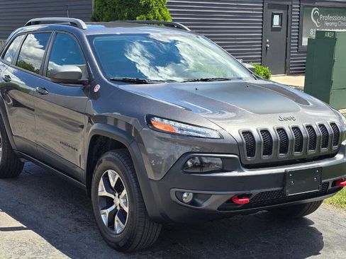 Used 2018 Jeep Cherokee Trailhawk w/ Cold Weather Group AWD/4WD image 8
