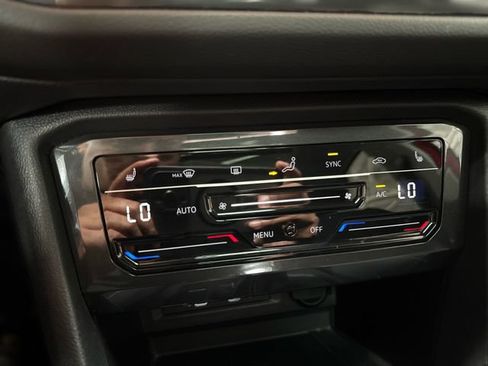 Certified 2023 Volkswagen Tiguan SE w/ Panoramic Sunroof Package FWD image 18