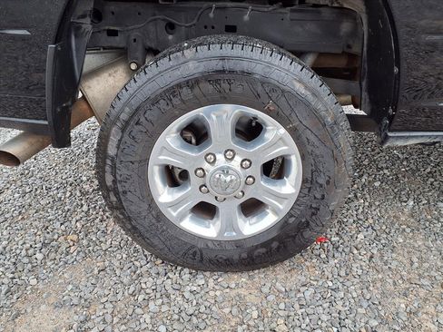 Used 2024 RAM 2500 Big Horn w/ Sport Appearance Package image 39