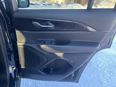 Used 2023 Jeep Grand Cherokee Altitude image 15