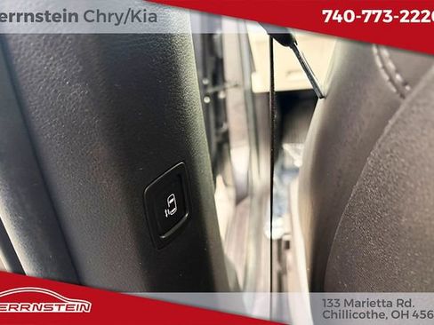 Used 2022 Kia Carnival LX FWD image 29