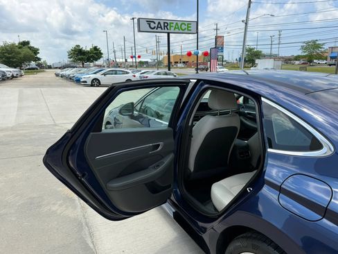 Used 2022 Hyundai Sonata Limited w/ Preferred Accessory Package FWD image 19