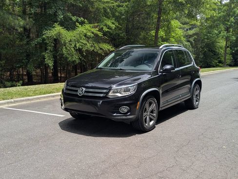 Used 2017 Volkswagen Tiguan Sport FWD image 1