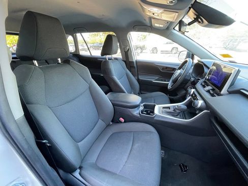 Used 2025 Toyota RAV4 LE FWD image 31