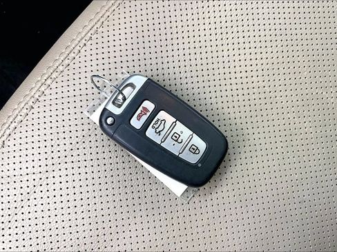 Used 2023 Hyundai Elantra SEL w/ Preferred Accessory Package FWD image 10