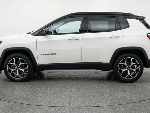Used 2025 Jeep Compass Limited AWD/4WD image 5