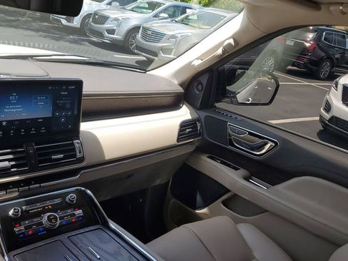 Used 2024 Lincoln Navigator Premiere AWD/4WD image 20