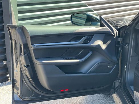 New 2025 Porsche Taycan image 15