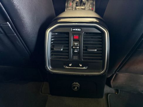 Used 2015 Porsche Macan S image 14