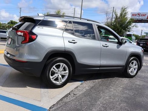 Used 2023 GMC Terrain SLE w/ Driver Convenience Package FWD image 7