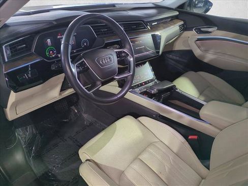 Used 2019 Audi e-tron Prestige w/ Prestige Package AWD/4WD image 10