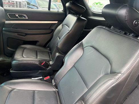 Used 2017 Ford Explorer XLT w/ Equipment Group 202A AWD/4WD image 11