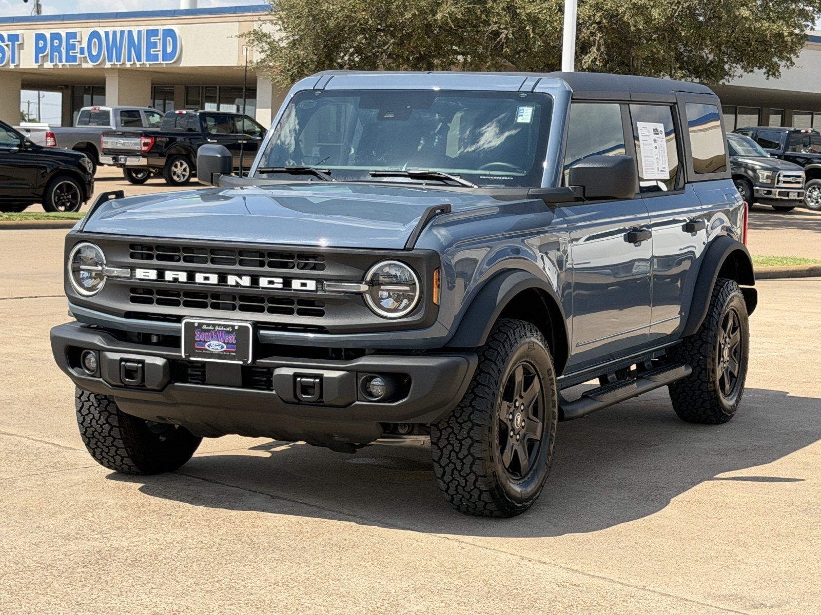 Used 2025 Ford Bronco Big Bend w/ Black Diamond Package AWD/4WD image 8