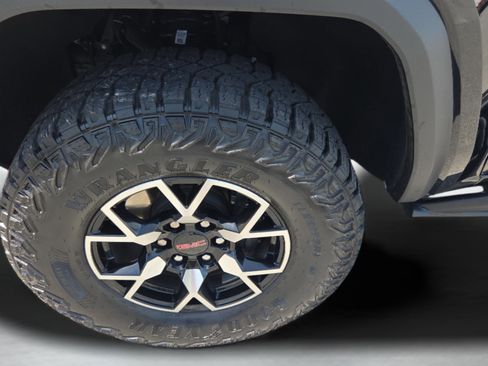 Used 2024 GMC Canyon AT4X AWD/4WD image 32