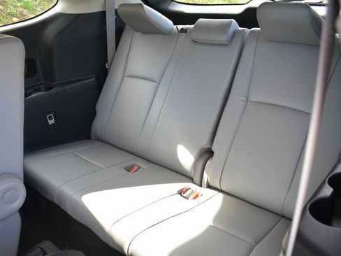 Used 2023 Toyota Highlander Limited image 25