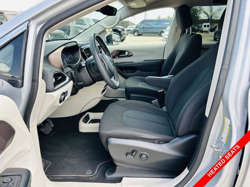 Used 2023 Chrysler Voyager LX FWD image 3
