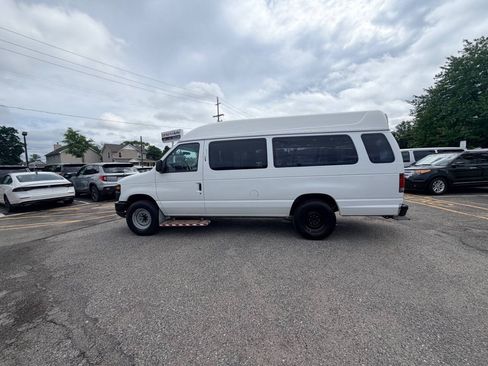 Used 2014 Ford E-250 and Econoline 250 Extended w/ Power Group RWD image 71