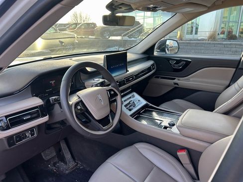 Used 2023 Lincoln Aviator AWD w/ Premium Package image 8